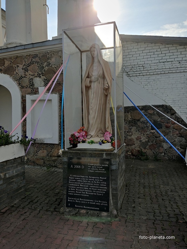 Статуя Девы Марии возле костёла Св. Иосифа