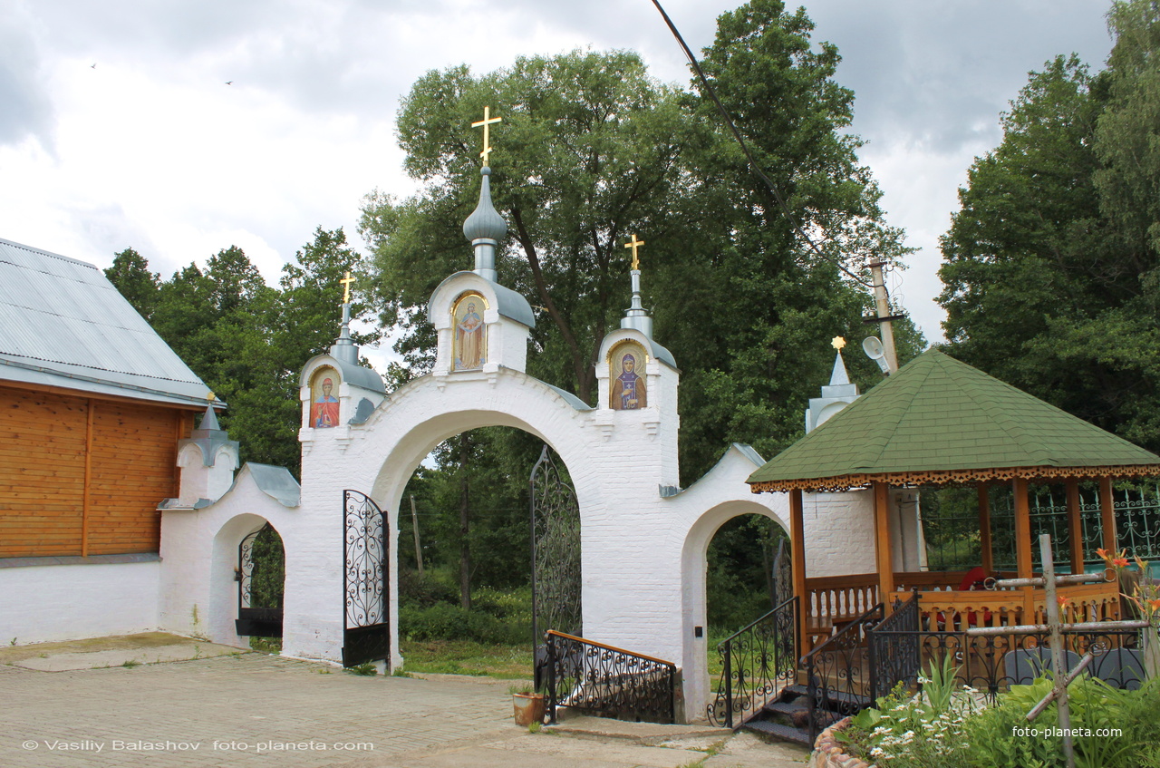 Арбузово, ворота ограды Троицкой церкви