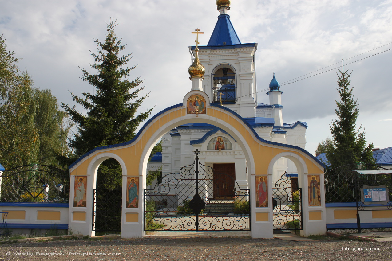 Санино, церковь Черниговской иконы Божией Матери, ворота ограды