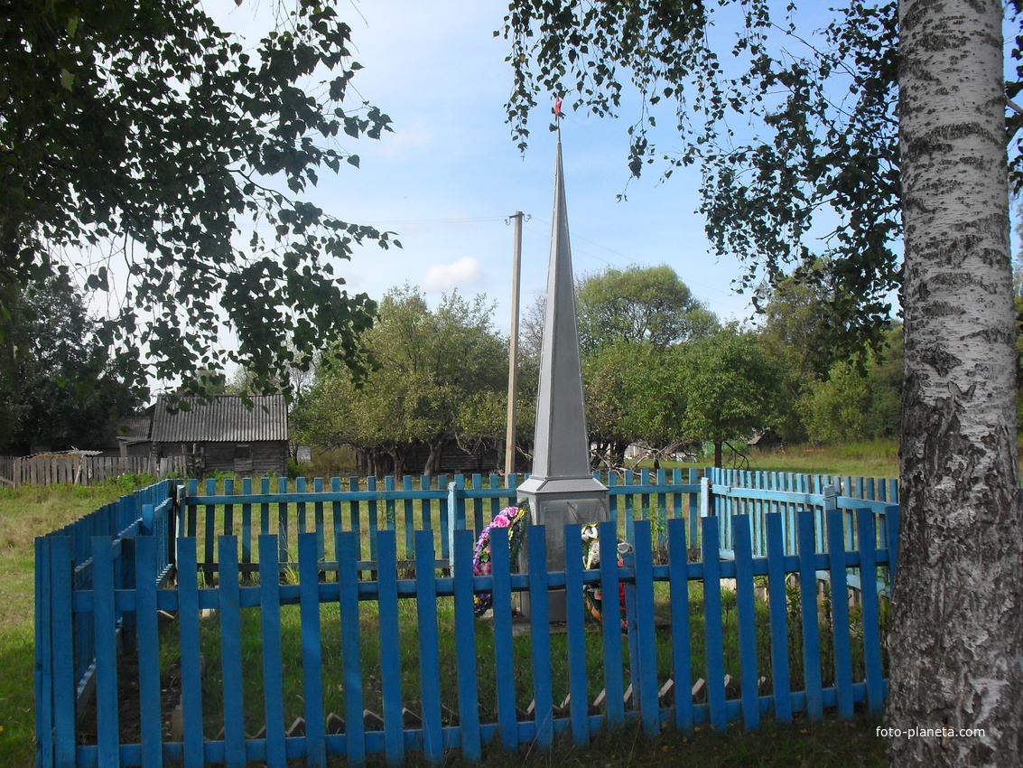Памятник погибшим воинам на ВОВ(Карды,Петровка,Урицкое)