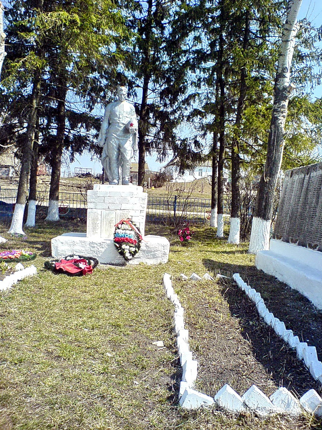 Памятник в Муравле