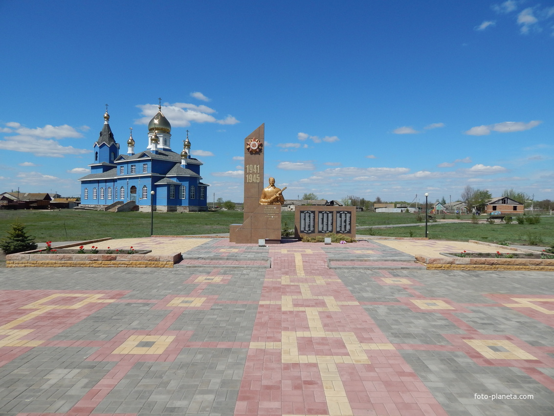 Мемориал павшим в ВОВ, х. Вишняковский