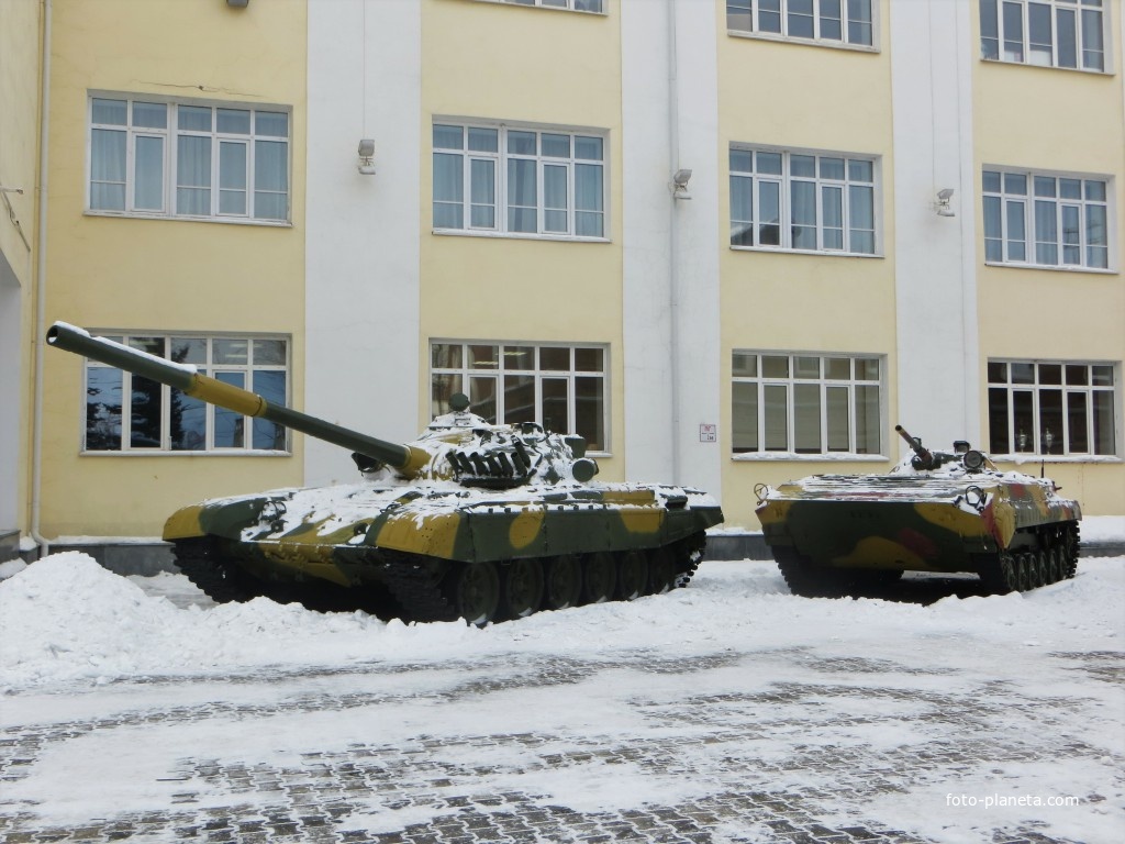 Танк Т-72 и БМП-1