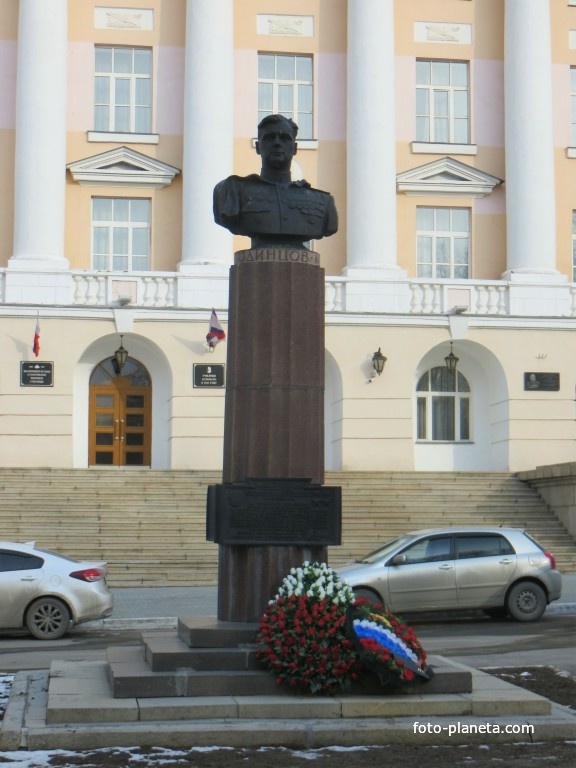 Памятник Одинцову М.П.