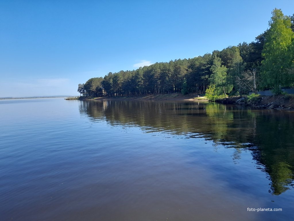 Вид на Воткинское водохранилище