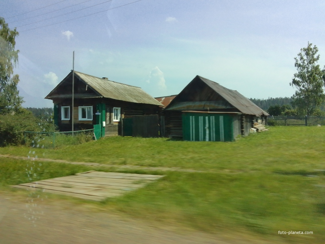 Трасса Пермь-Елово, центральная улица поселка.