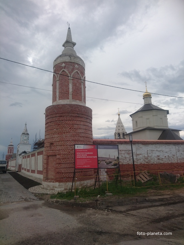 Юго-восточная башня старой ограды по проекту Казакова М.Ф. на углу южной и восточной стен монастыря