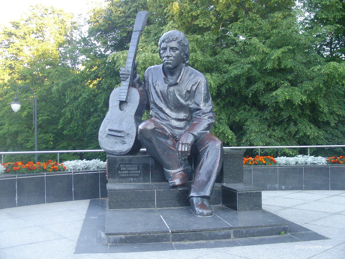 Памятник В.С. Высоцкому в Центральном парке
