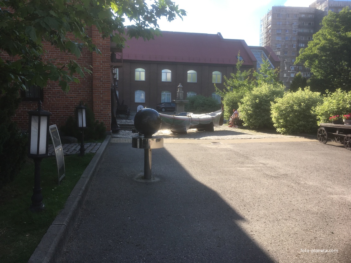 Набережная Петра Великого. Территория Музея Мирового океана.