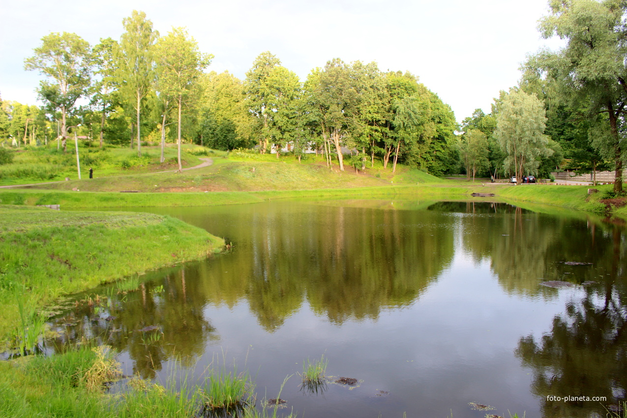 Пруд в центре посёлка.
