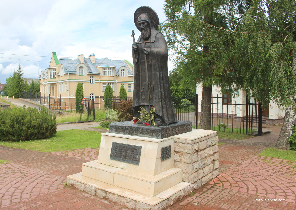 Памятник преподобномученику Корнилию.