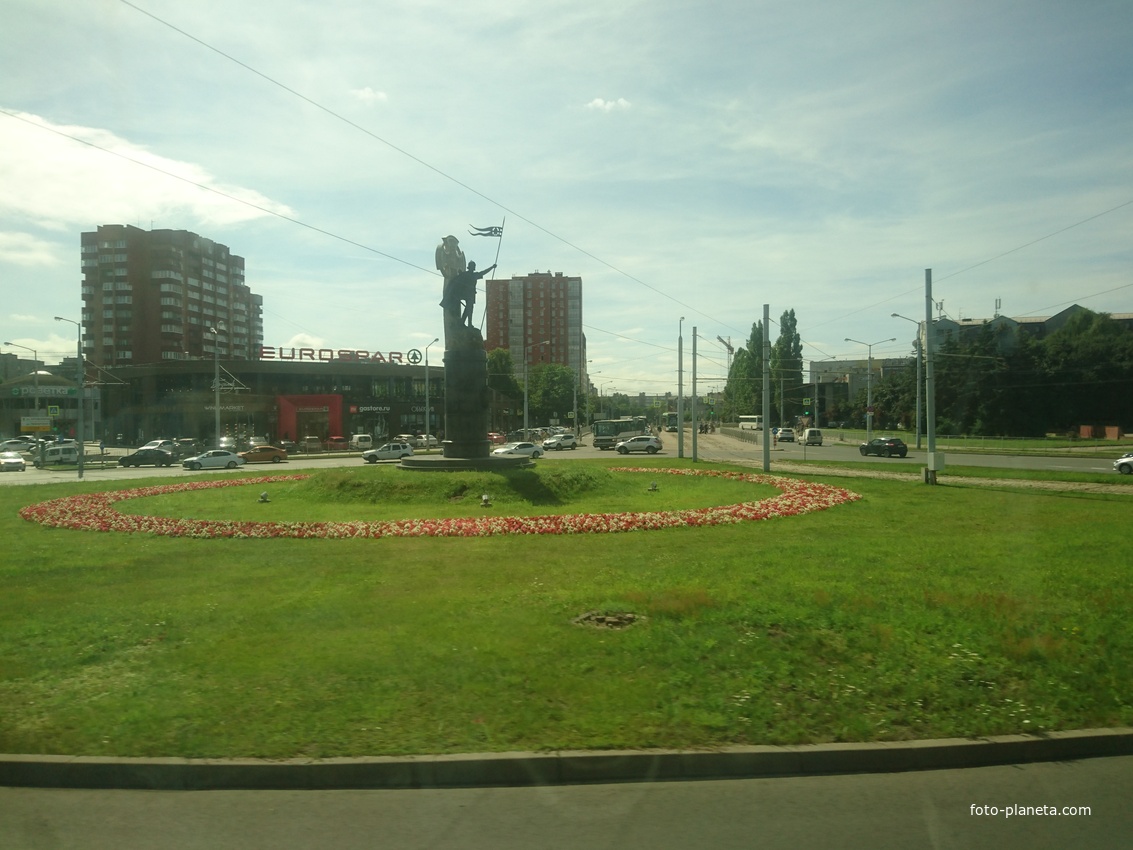 Памятник Александру Невскому на площади Василевского