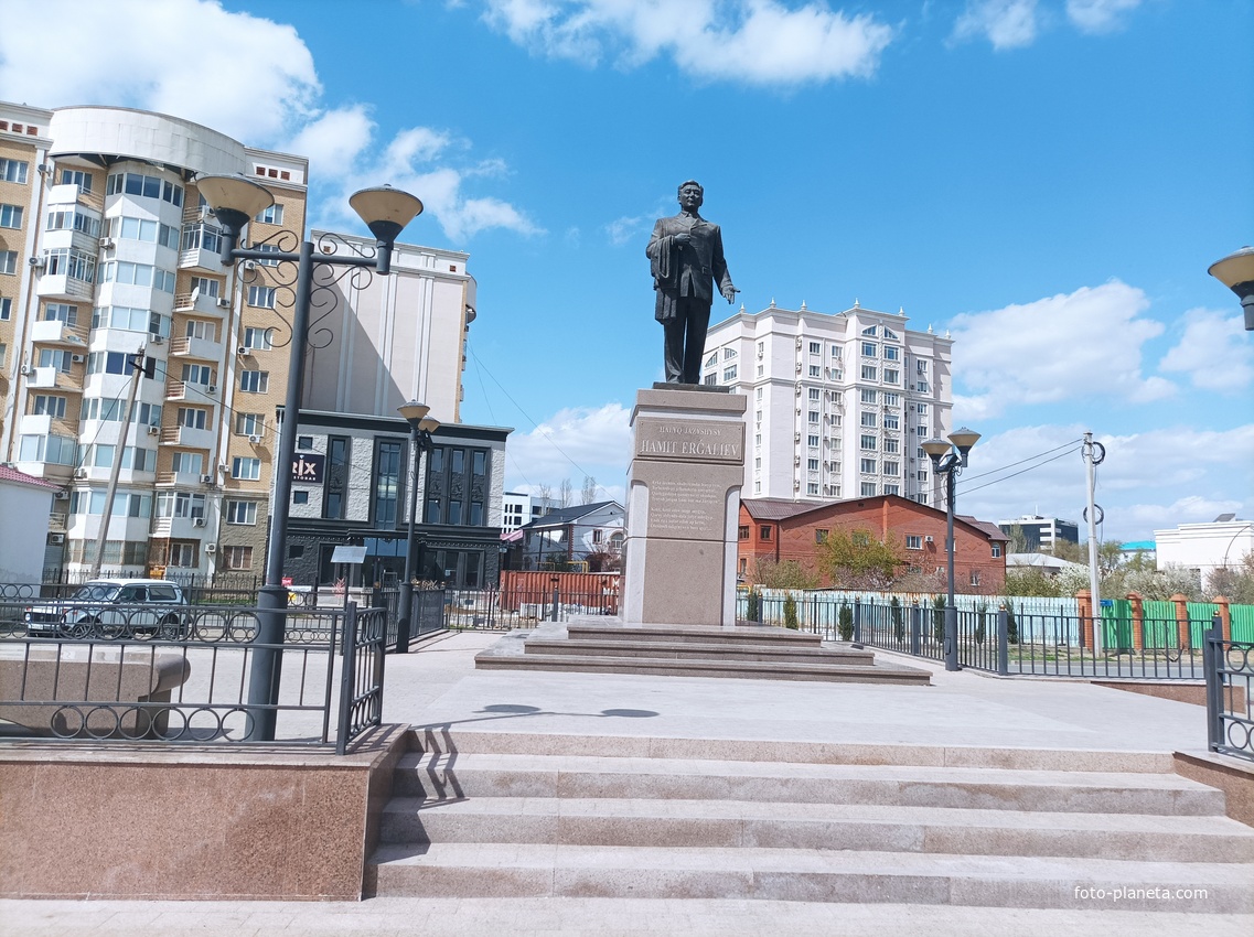 Памятник Х.Ергалиеву