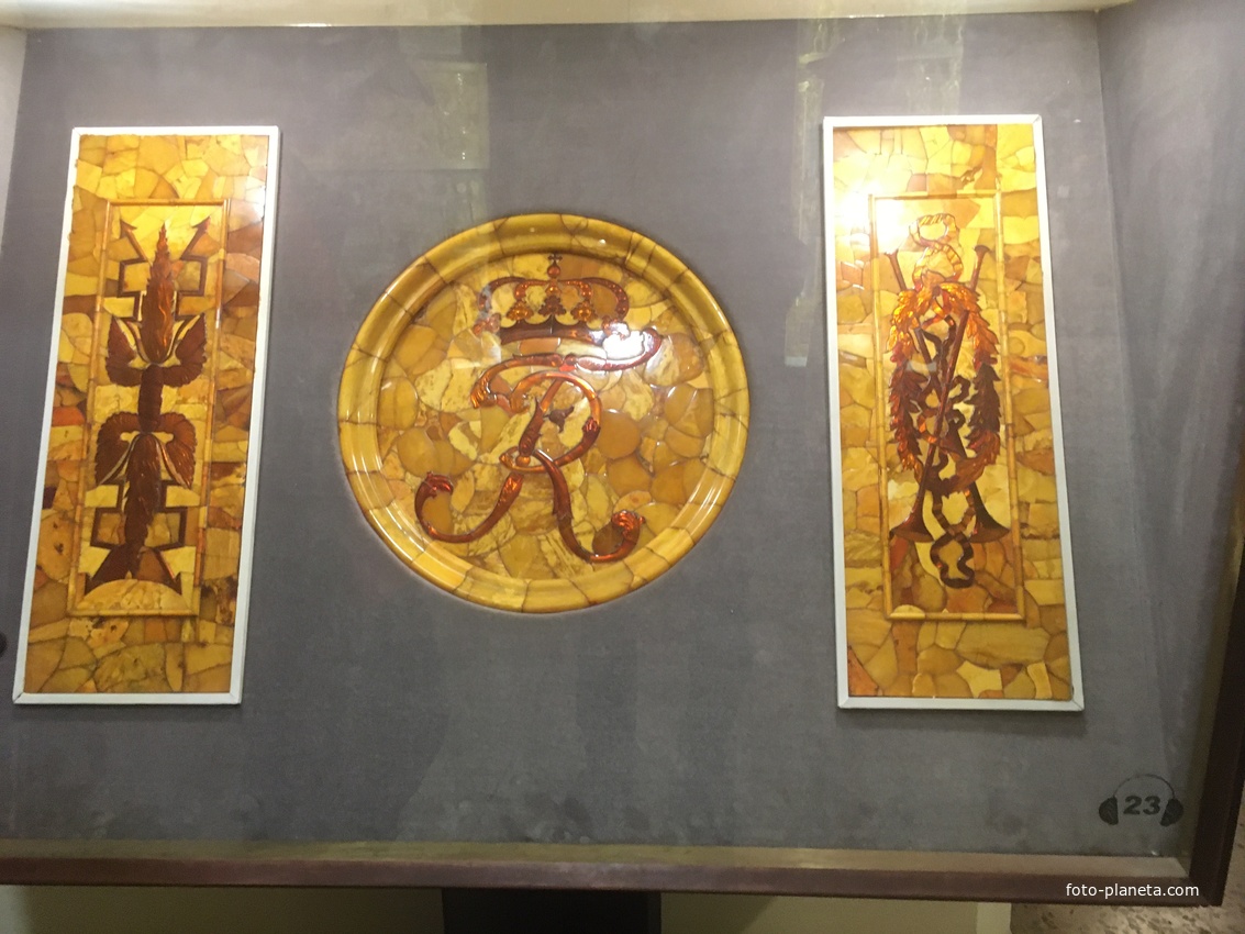 В Музее янтаря в башне Дона. Фрагменты янтарной комнаты Екатерининского дворца. Копии.