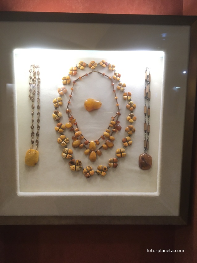 В Музее янтаря в башне Дона. Серийная продукция Калининградского янтарного комбината, 1950-1990-е годы