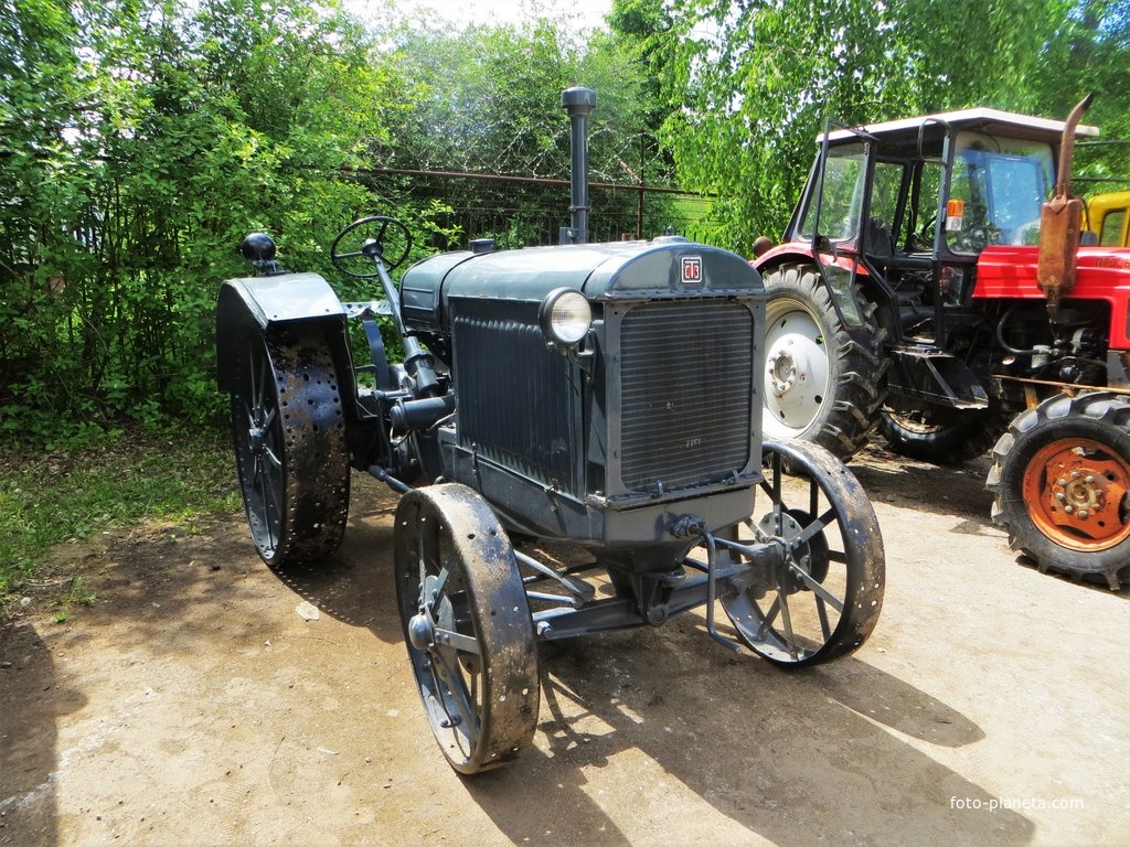 Первый трактор Саратовского тракторного завода