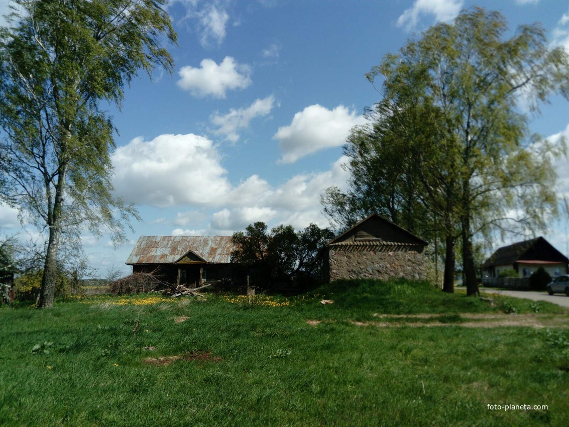 Довоенный Застенок (небогатая усадьба) , включенный ныне в д.Радунь (восточная окраина)
