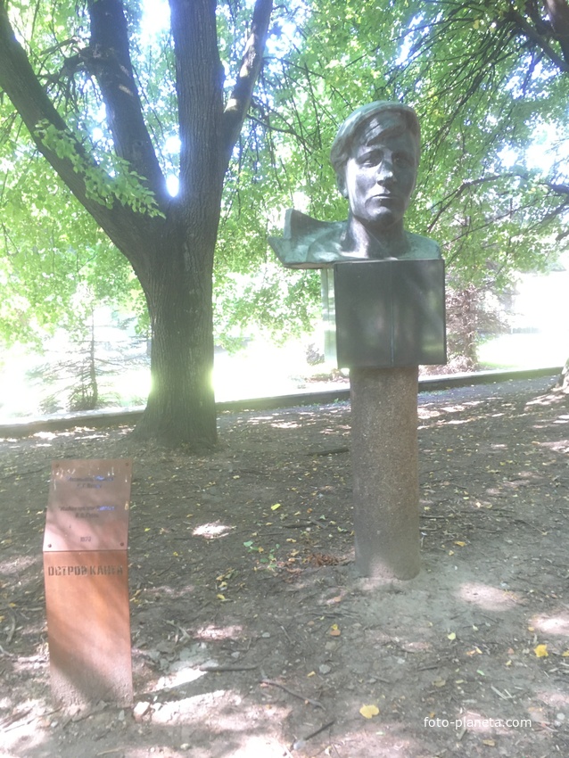 В парке скульптур на острове Канта. &quot;Механизатор Юденков&quot;, Н.Г. Петина, 1978 г.