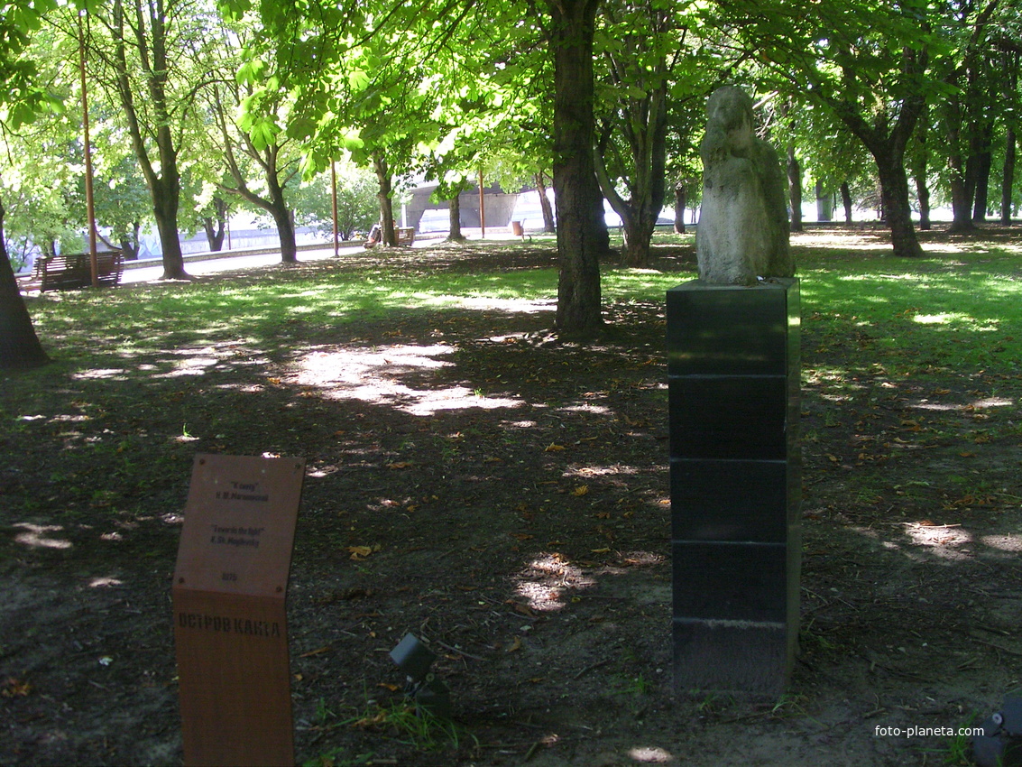 В парке скульптур на острове Канта. &quot;К свету&quot;, Н.Ш. Могилевский, 1975 г.