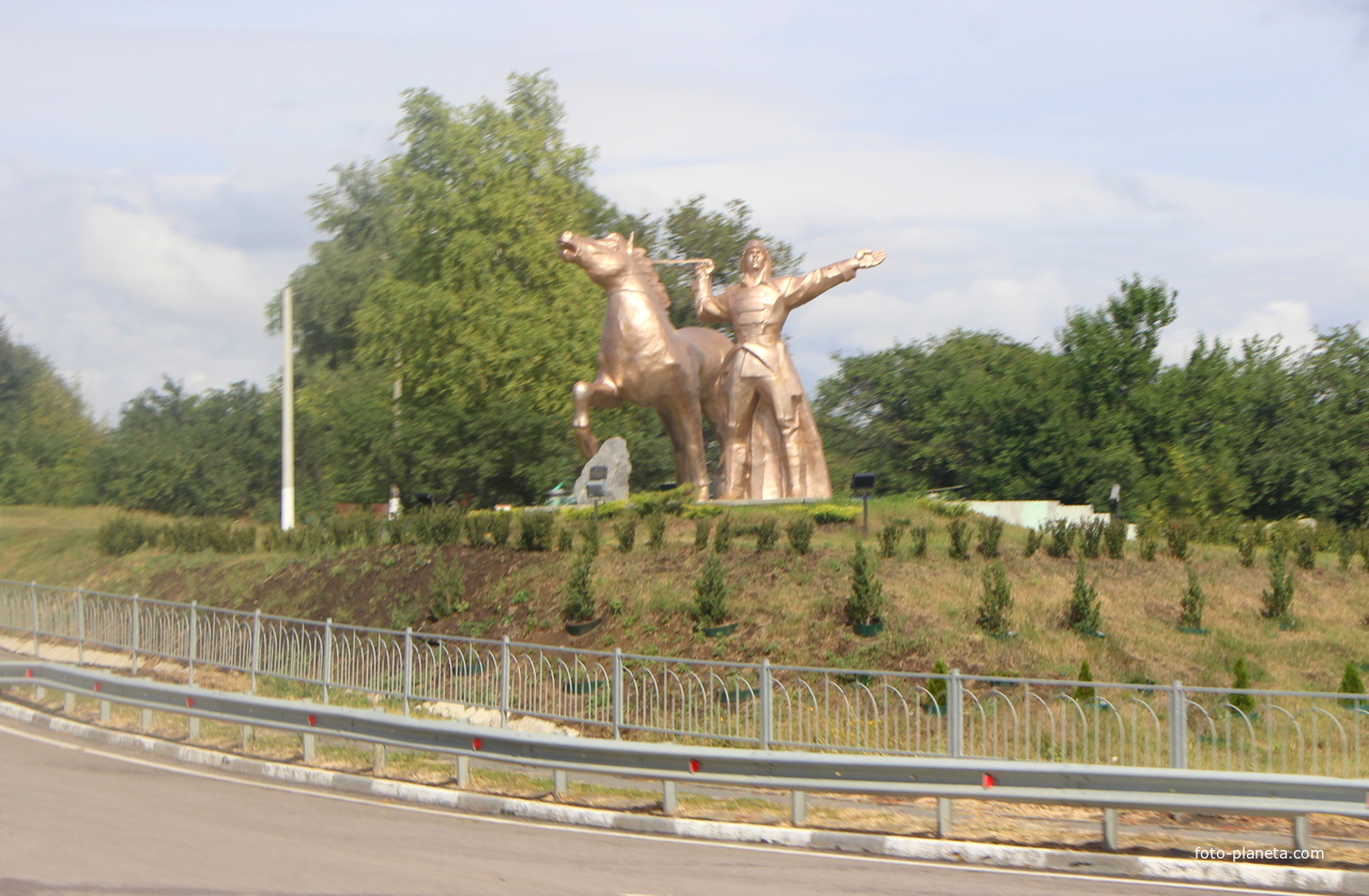 Памятник Первой конной армии.