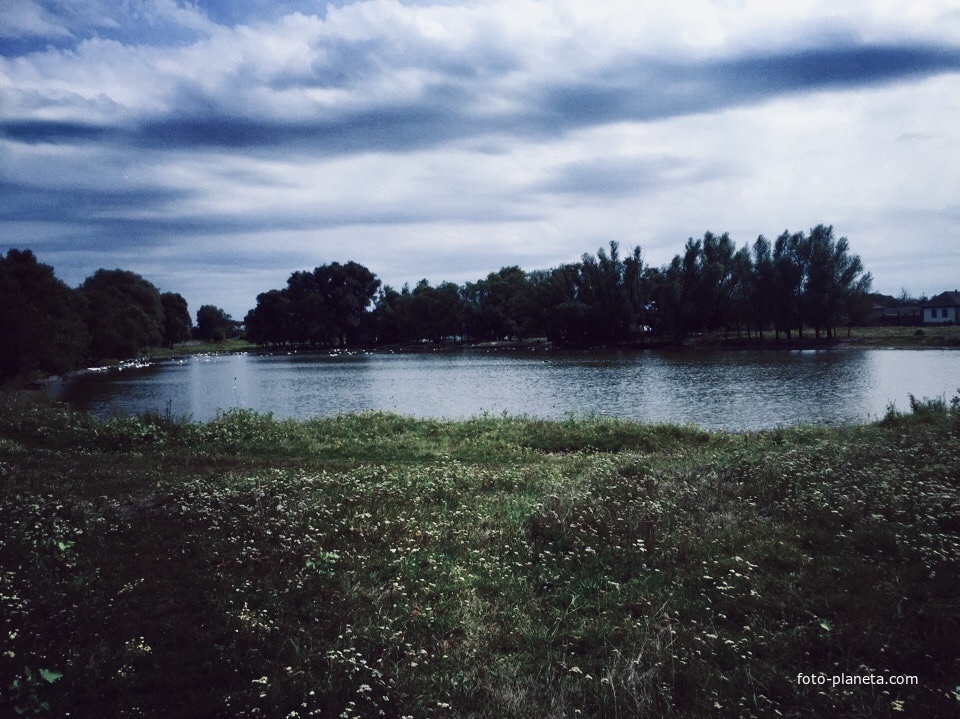 Озеро в конце береги Обеста рядом с Кастрыкой