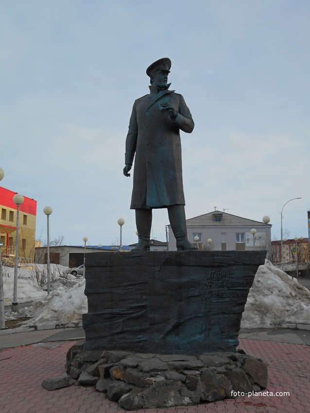 Памятник начальнику Анадырского округа Л.Ф.Гриневецкому.