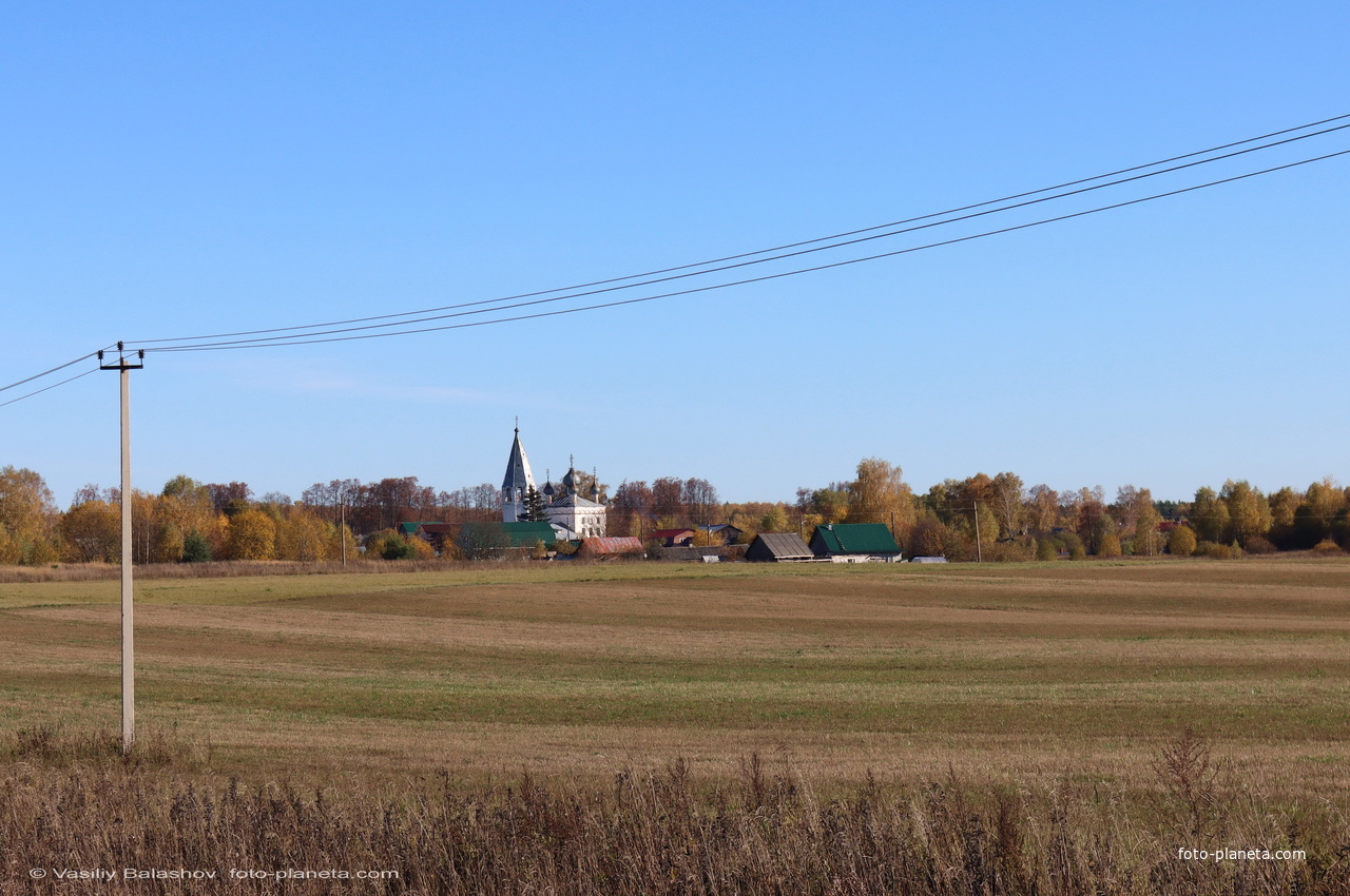 Панорама с. Осипова и церкви Димитрия Солунского