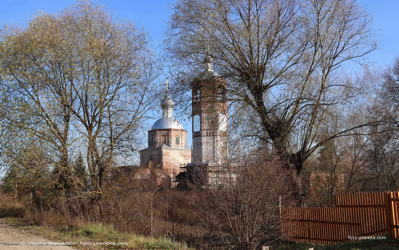 Караваево, Успенская церковь