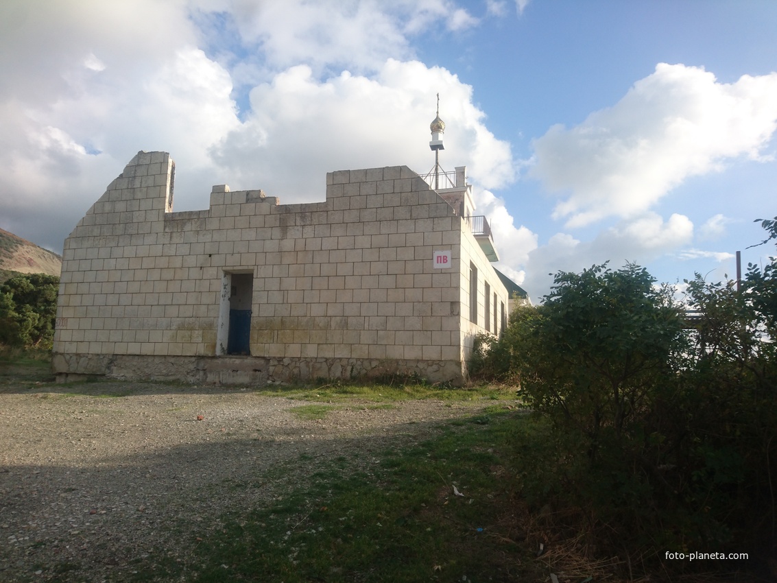 Сооружения недостроенного храма в селе