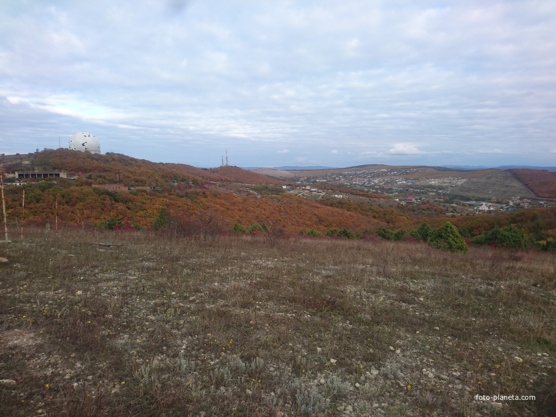Панорама села с соседнего с Лысой Горой холма