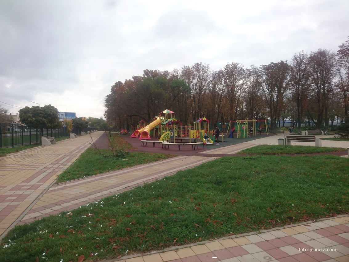 Детская площадка в парке 70-летия Победы
