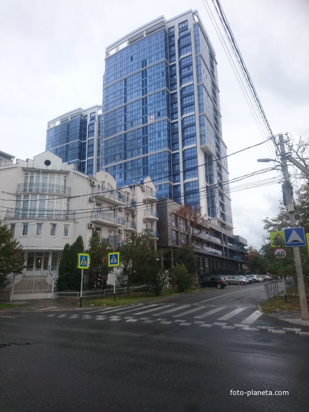 Отель &quot;Черноморье&quot; на Черноморской улице и жилой комплекс из двух 22-х этажных зданий между улицами Черноморская, Крепостная и Кирова