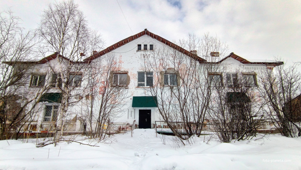 Жилой дом 1957 года постройки по ул. Чапаева, 28 в Южном микрорайоне г. Инты.