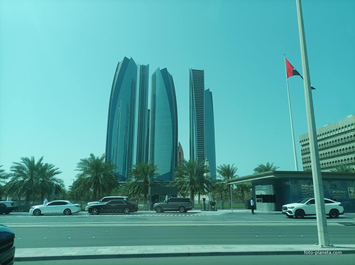 Башня Этихад в Абу-Даби