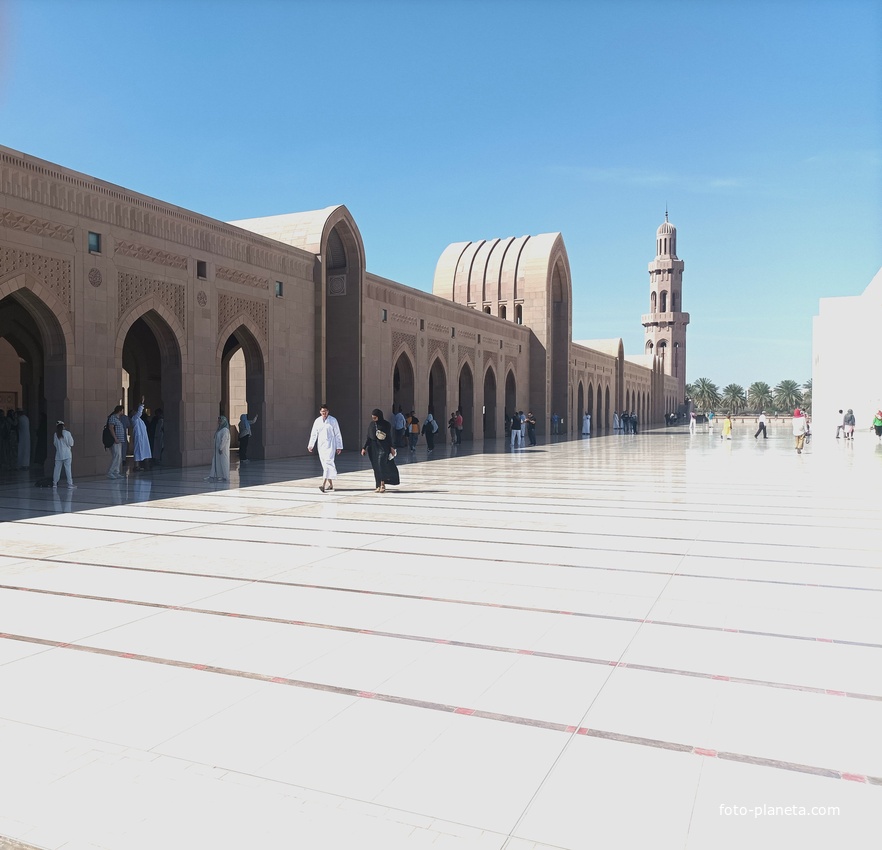 Галарея мечета Султана Кабуса