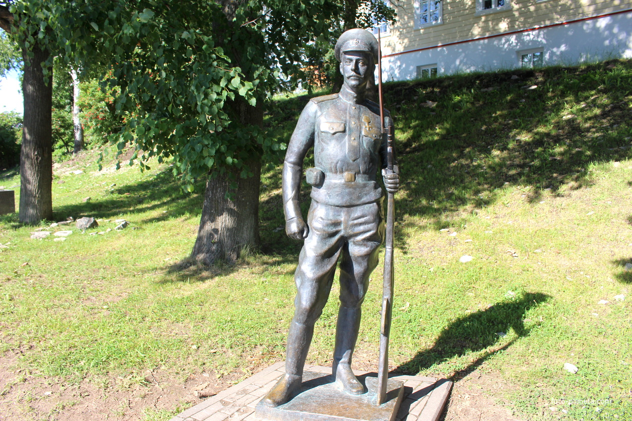 Памятник землякам-солдатам Первой мировой войны.