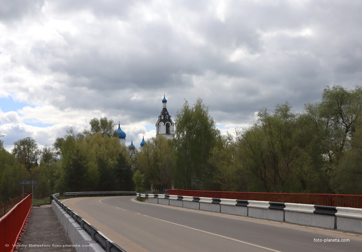 Казанская церковь и мост через р. Вохонку