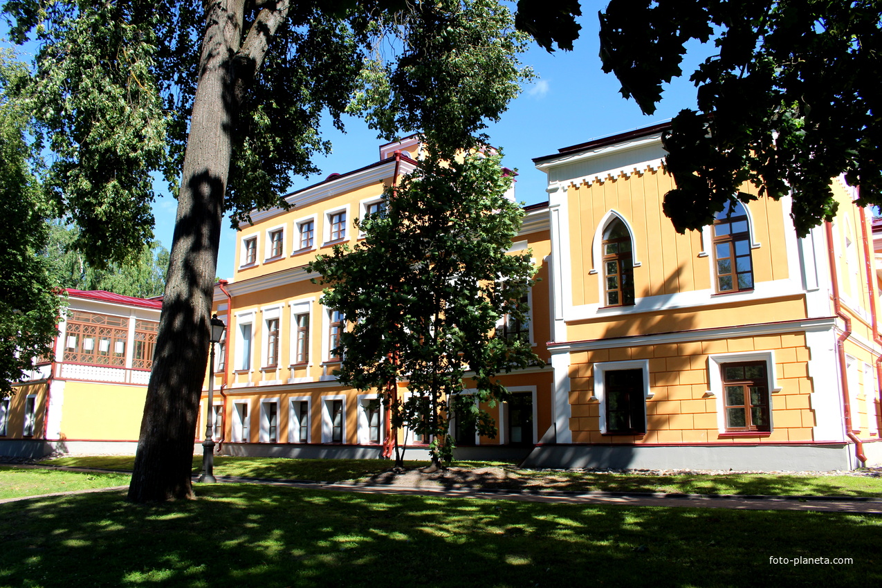 Областная юношеская и детская библиотека имени В.Каверина.