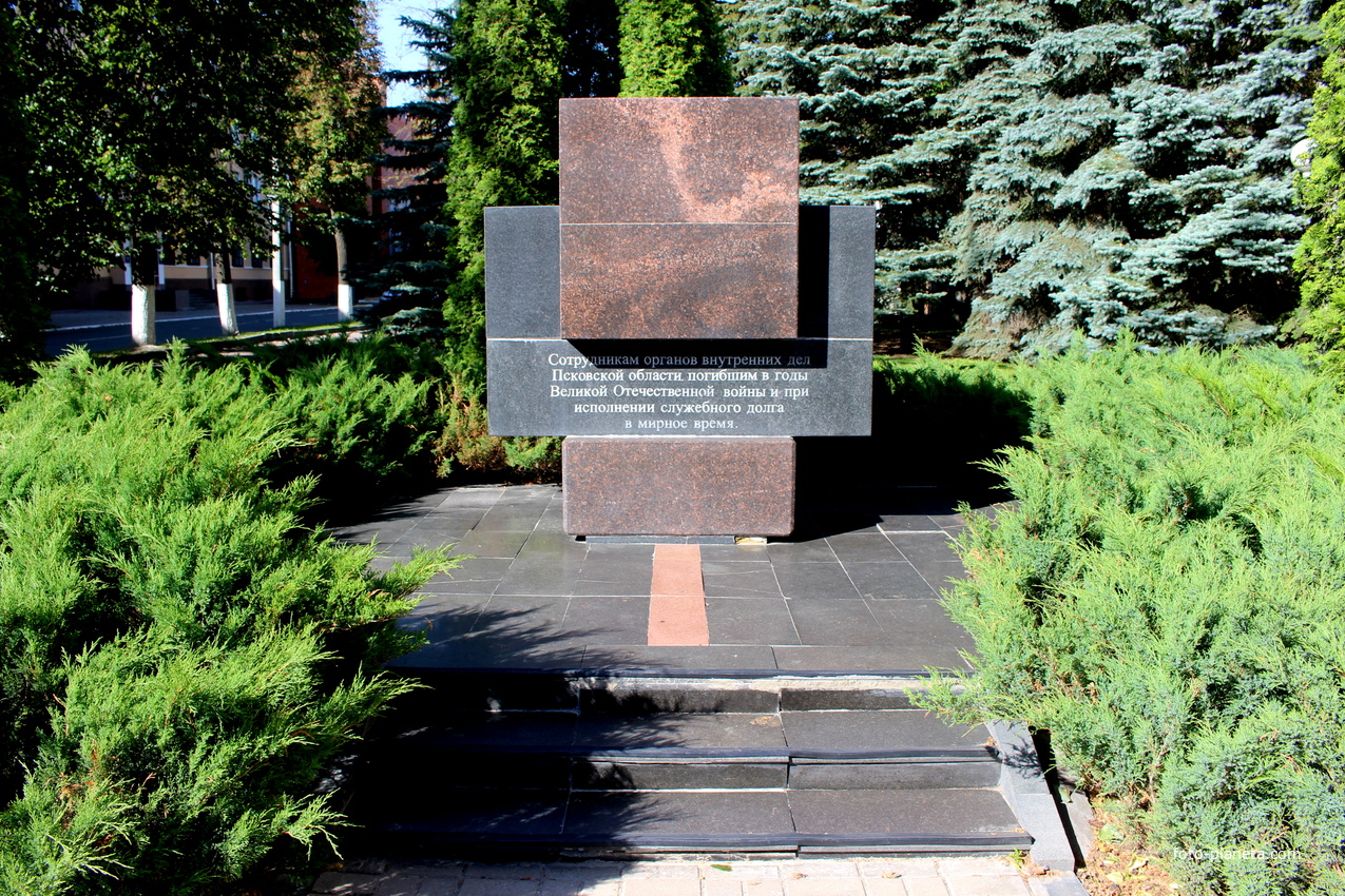 Памятник погибшим сотрудникам милиции.