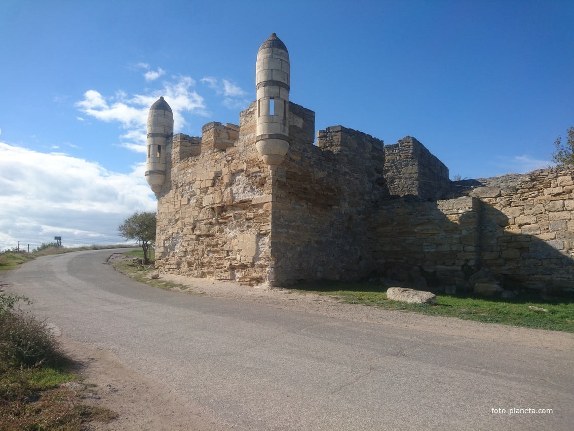 Бывшая турецкая крепость Ени-Кале на берегу Керченского пролива