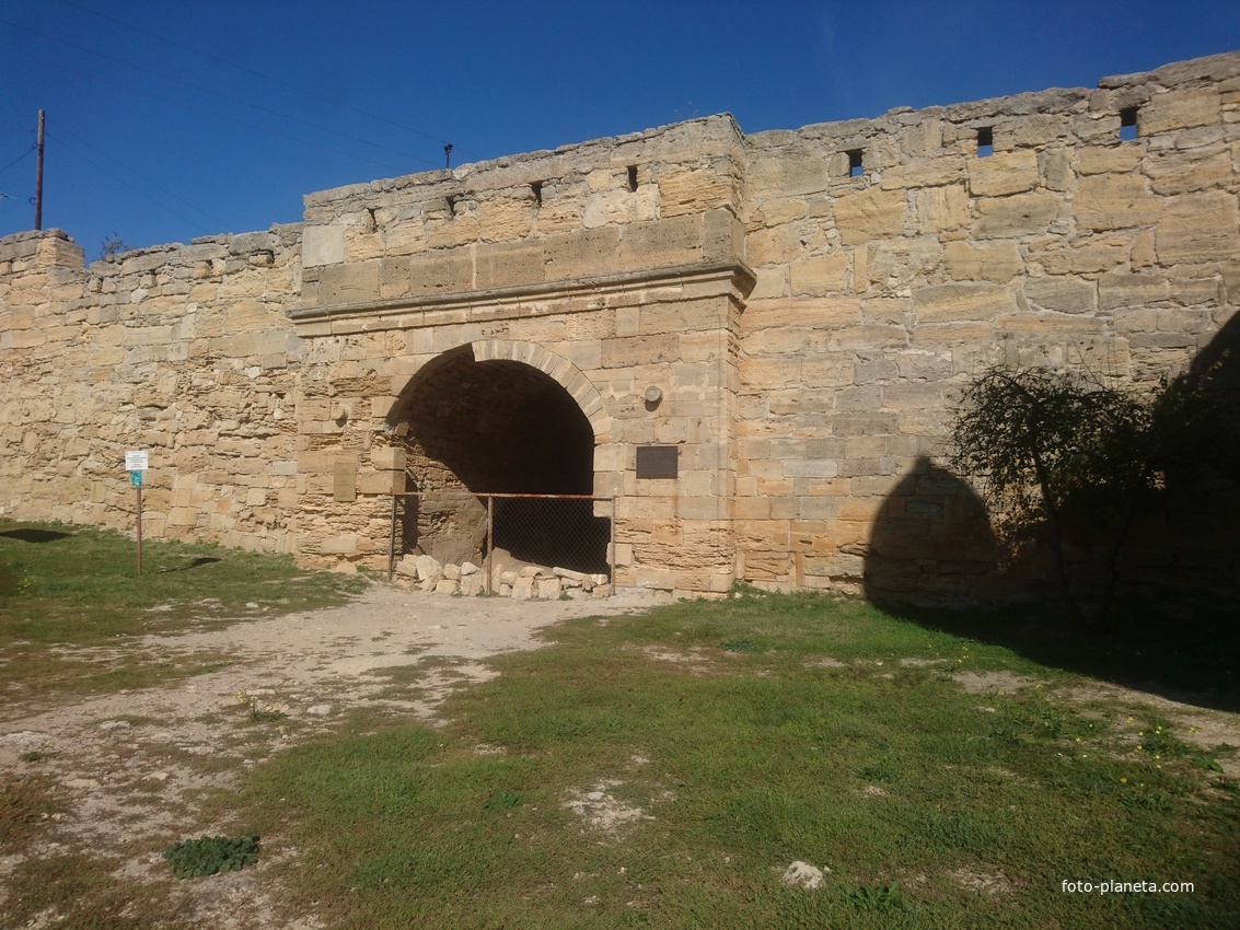 Бывшая турецкая крепость Ени-Кале на берегу Керченского пролива. Черноморские ворота