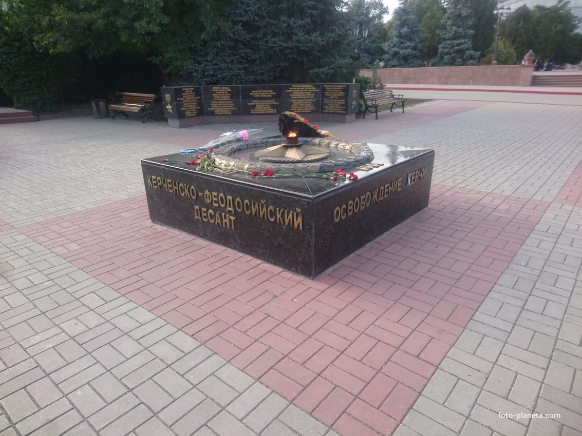 &quot;Мемориал Героев&quot; в сквере Славы. Памятник  Керченско-Феодосийскому десанту и освобождению Керчи.