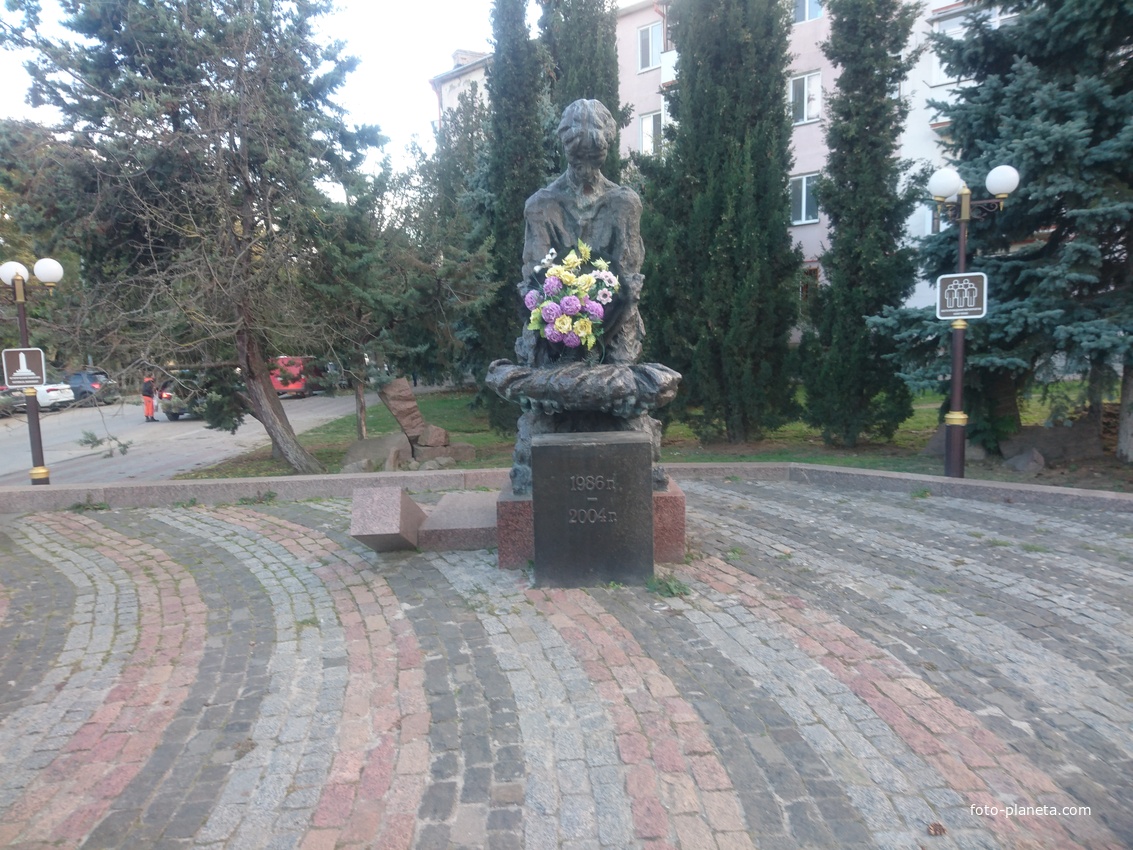 Памятник жертвам аварии на Чернобыльской АЭС