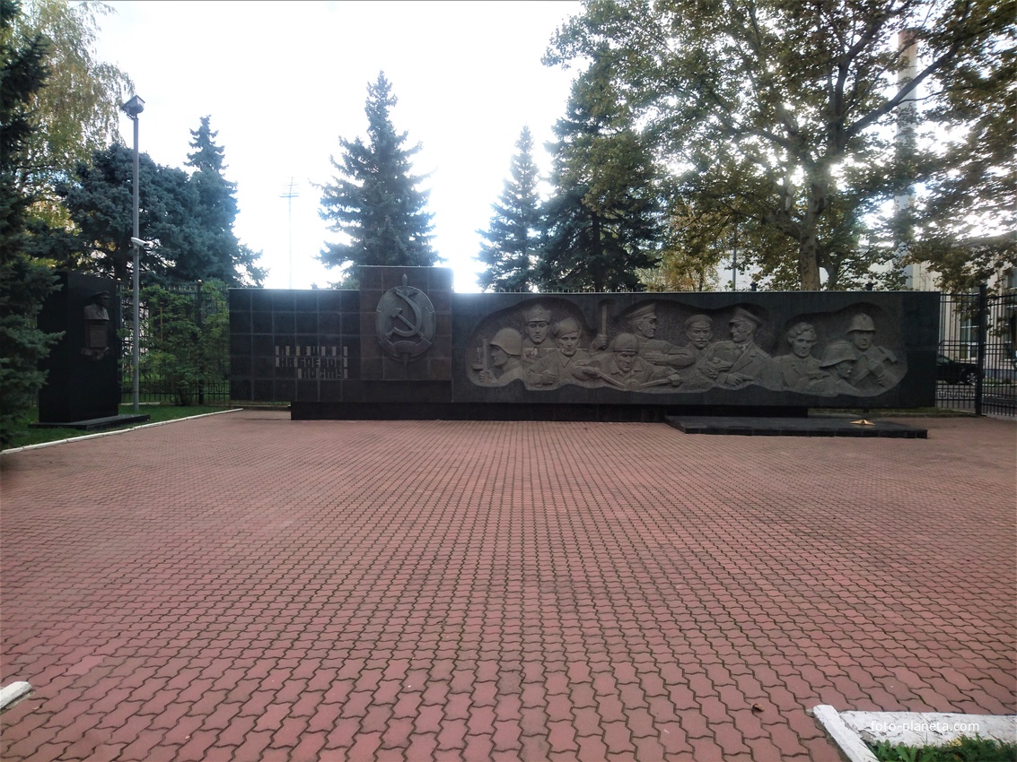 Памятник погибшим на боевом посту сотрудникам органов внутренних дел на ул. Гаврилова