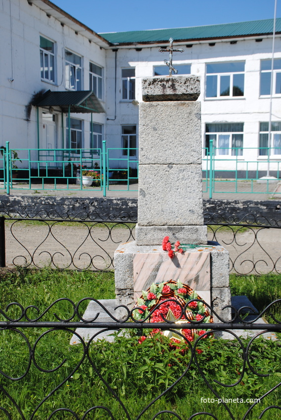 Памятник погибшим в Гражданскую войну.