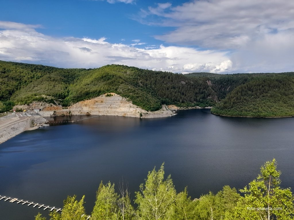 Дамба на Юмагузинском водохранилище