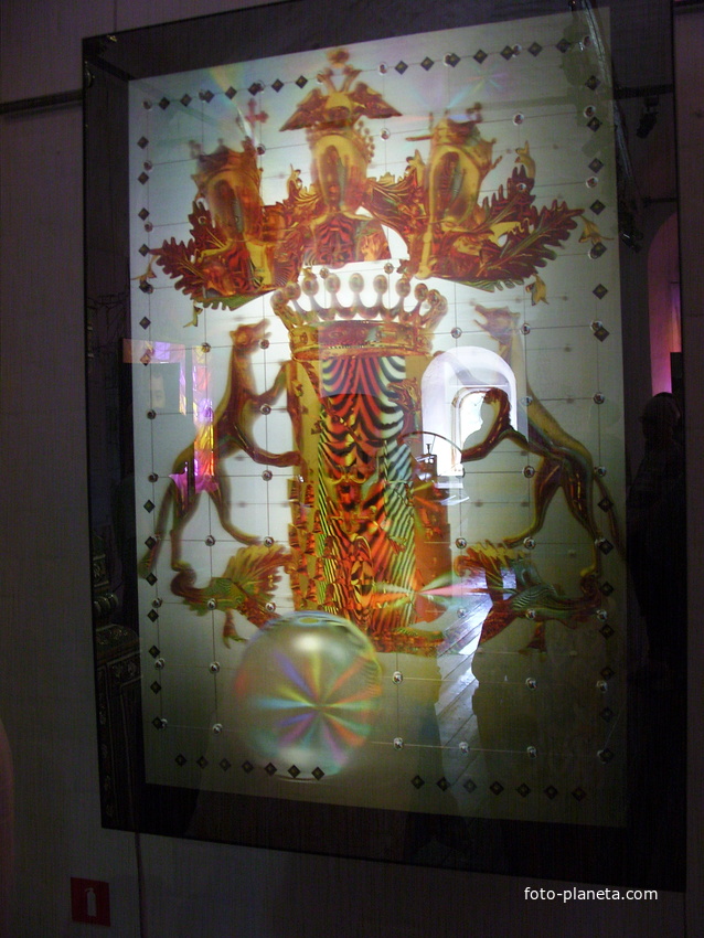 В музее «Палаты Строгановых» Усолья. Музейная экспозиция «Строгановы. Пермский период». Герб Строгановых