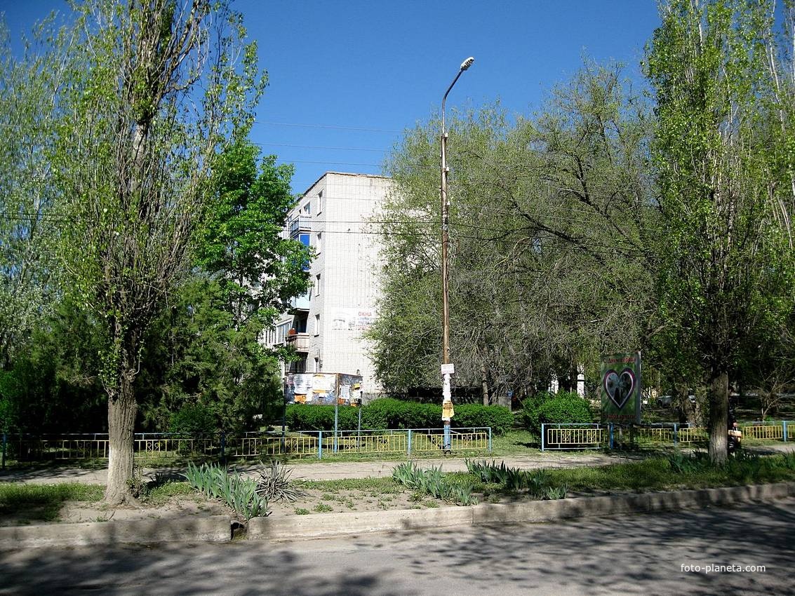 Вид от ул.Первомайской в направлении дома №86 по ул.Толстого