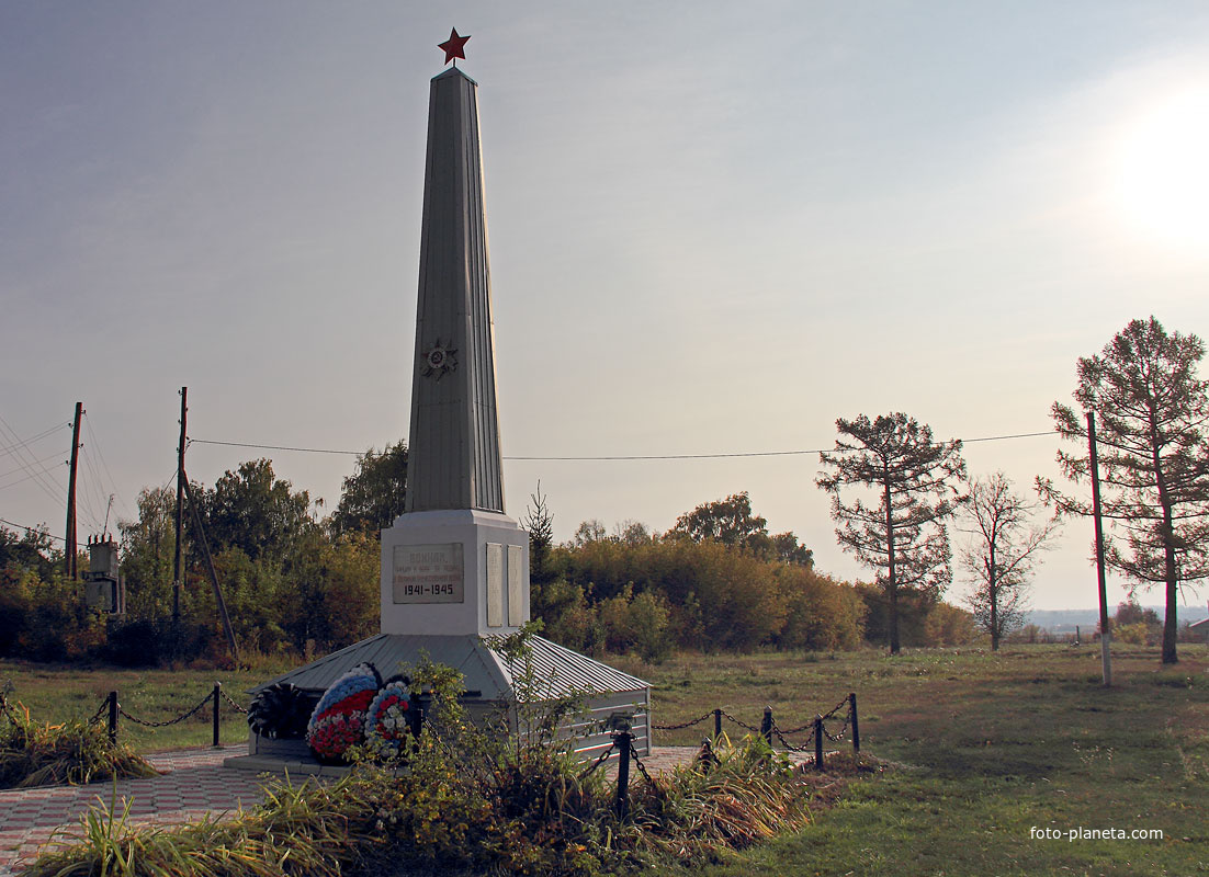 Памятник Героям-односельчанам