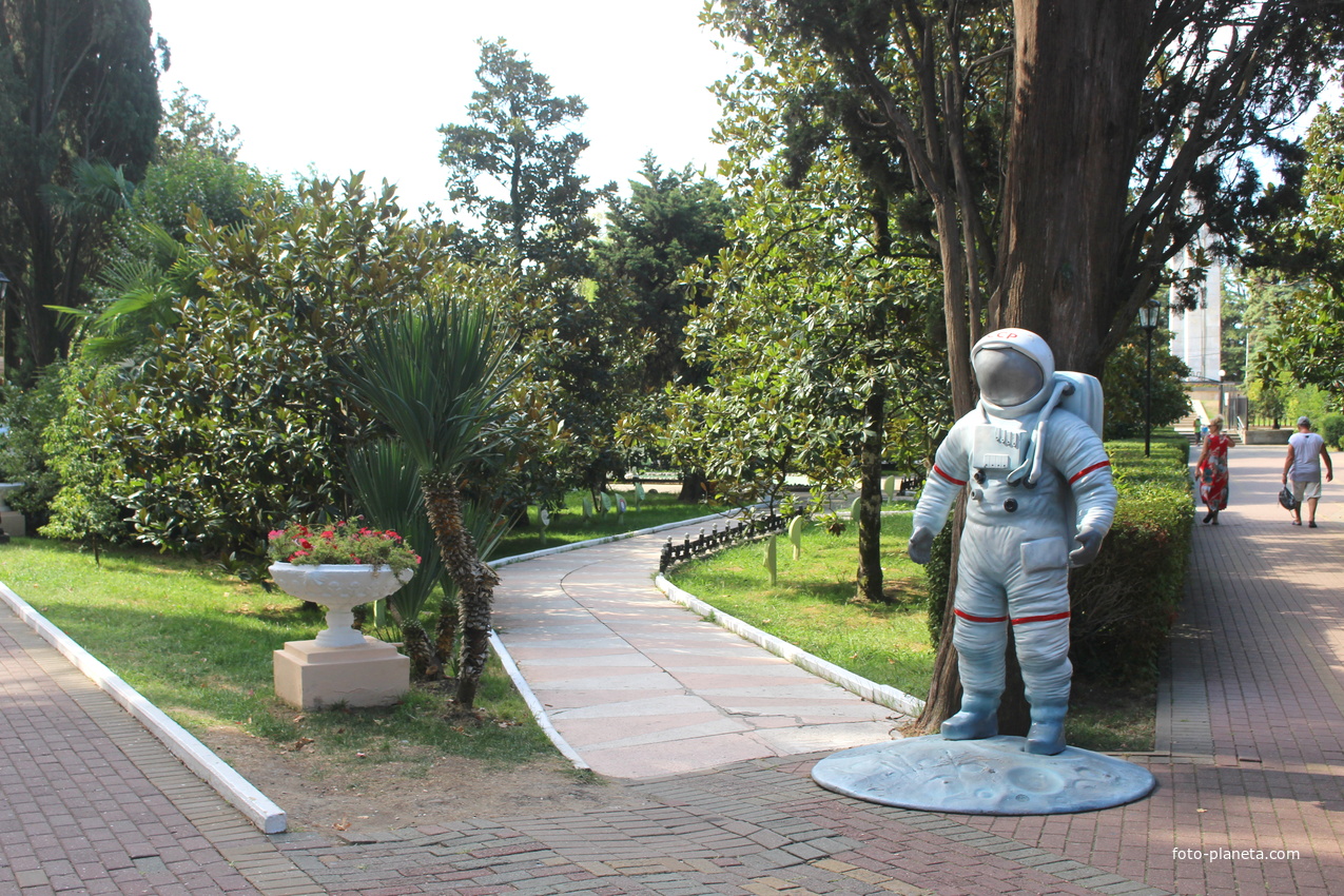 Аллея Космонавтов в парке &quot;Ривьера&quot;.
